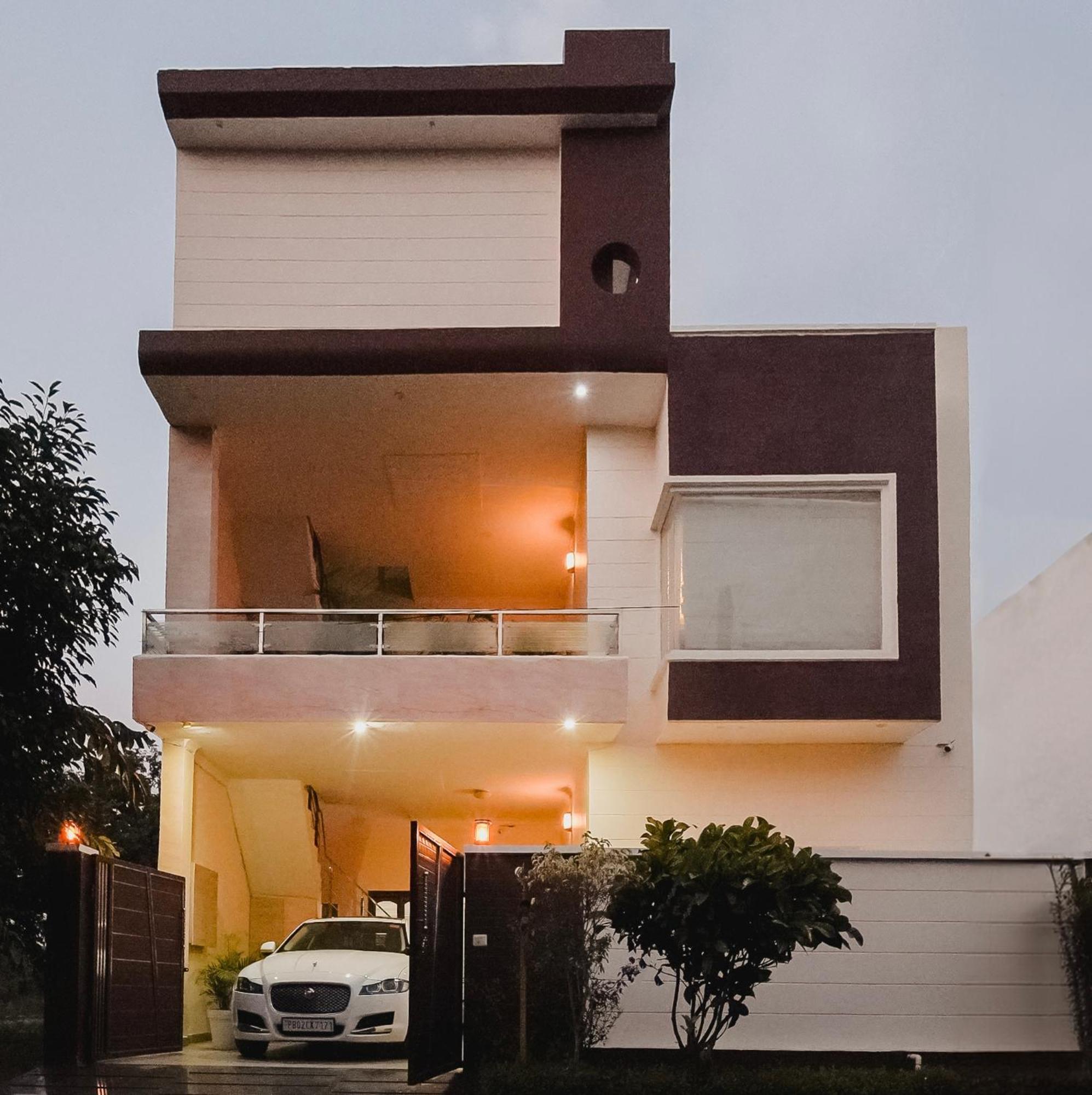 Silver Leaf Apartments Amritsar Buitenkant foto