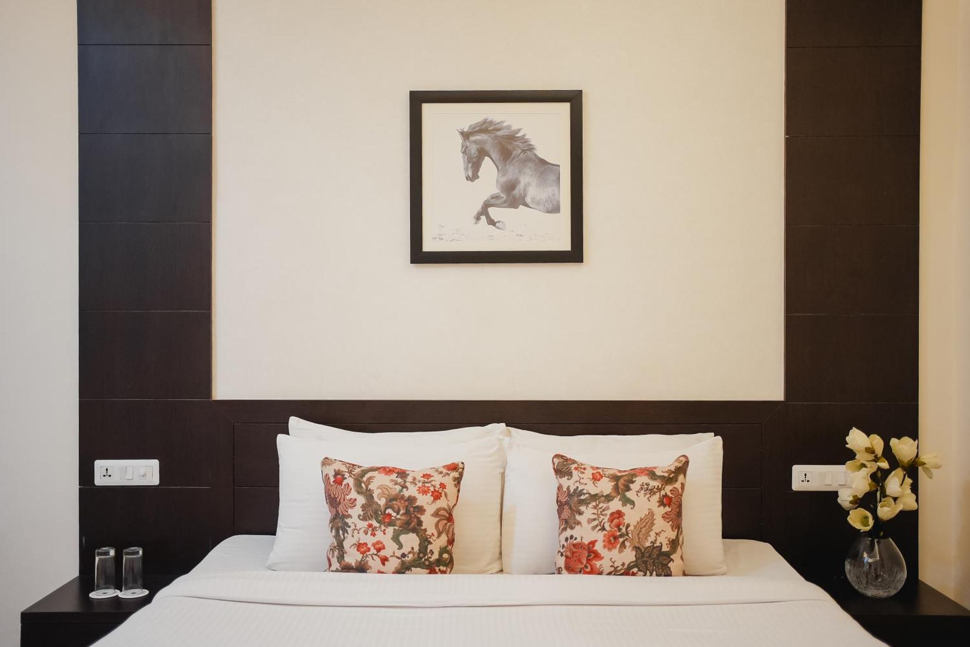 Silver Leaf Apartments Amritsar Buitenkant foto